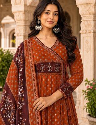 women ethnic motifs printed angrakha  cotton kurta with trousers & with dupatta 4