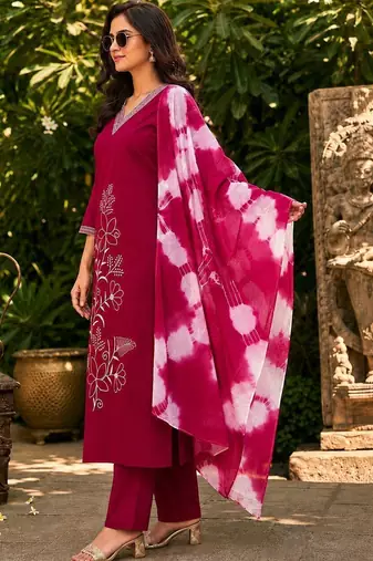 women floral embroidered regular thread work kurta with trousers & with dupatta