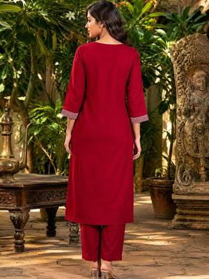 women floral embroidered regular thread work kurta with trousers & with dupatta 3