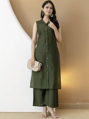 women regular kurta with palazzos 1