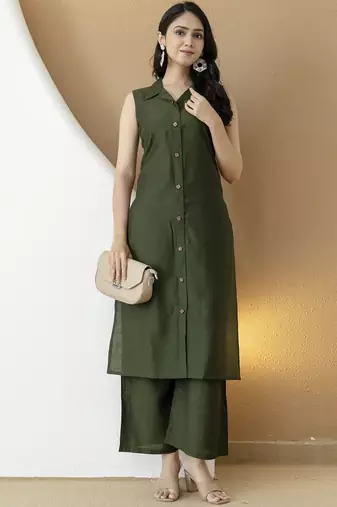 women regular kurta with palazzos