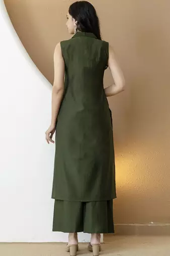 women regular kurta with palazzos