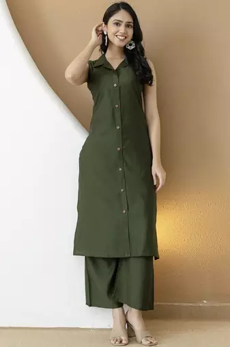 women regular kurta with palazzos