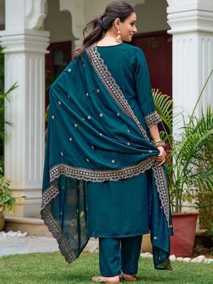 women ethnic motifs embroidered regular thread work kurta with patiala & with dupatta 5