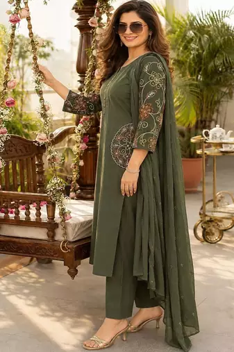 women ethnic motifs embroidered regular thread work  cotton kurta with trousers & with