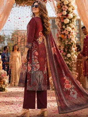 women floral printed regular kurta with trousers & with dupatta 4