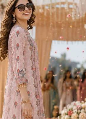 women ethnic motifs printed regular kurta with trousers & with dupatta 2
