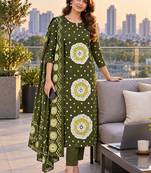 women printed regular  cotton kurta with trousers & with dupatta