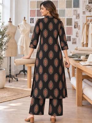 women ethnic motifs printed regular  cotton kurta with palazzos 4
