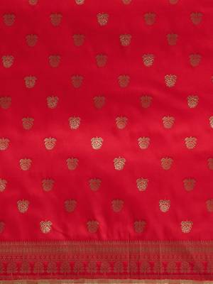 Red floral zari banarasi saree 5
