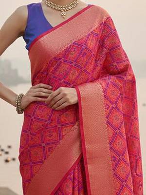 Pink woven design silk blend handloom banarasi saree 3
