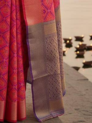 Pink woven design silk blend handloom banarasi saree 4