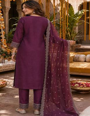women embroidered regular thread work kurta set 4