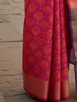 Pink woven design silk blend handloom banarasi saree 5