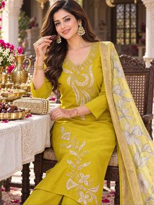 women ethnic motifs embroidered regular thread work kurta with trousers & with dupatta 2
