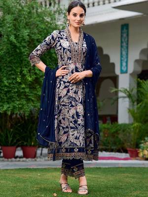 women floral printed a-line kurta with trousers & dupatta 1
