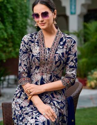 women floral printed a-line kurta with trousers & dupatta 7