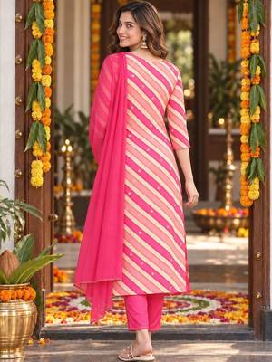women printed regular sequinned chanderi silk kurta with trousers & dupatta 4