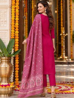 women ethnic motifs embroidered kurta with trousers & with dupatta 2