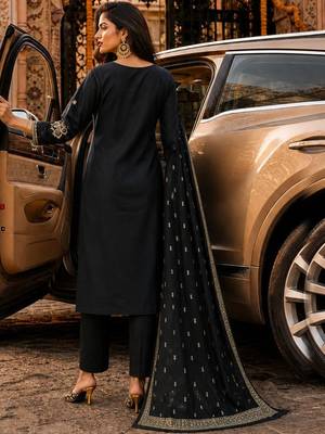 women ethnic motifs embroidered regular thread work chanderi silk kurta with trousers & with 2
