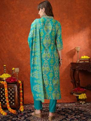 women ethnic motifs embroidered mirror work kurta with trousers & with dupatta 3