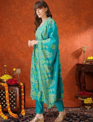 women ethnic motifs embroidered mirror work kurta with trousers & with dupatta 7