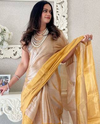 Gold colourblocked printed tissue saree 4