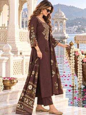 women ethnic motifs embroidered regular thread work  cotton kurta with trousers & with 4