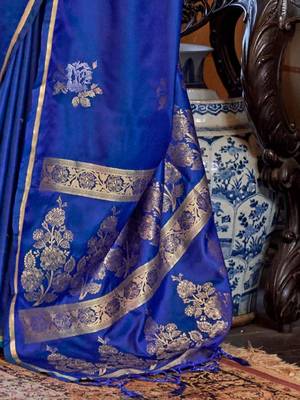 Blue floral woven design zari satin banarasi saree 5