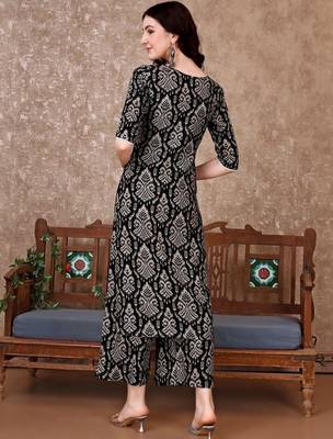 women ethnic motifs printed regular thread work kurta with trousers 4