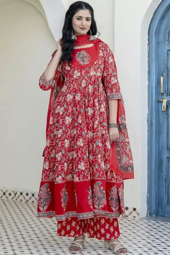 women floral printed tiered  cotton kurta with palazzos & with dupatta