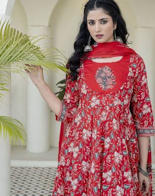 women floral printed tiered  cotton kurta with palazzos & with dupatta 2