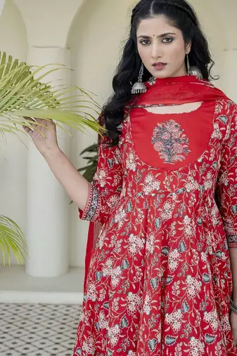 women floral printed tiered  cotton kurta with palazzos & with dupatta