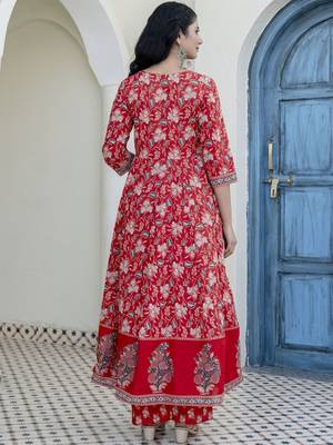 women floral printed tiered  cotton kurta with palazzos & with dupatta 4