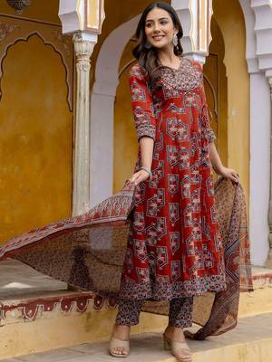 women ethnic motifs printed angrakha  cotton kurta with trousers & with dupatta 5