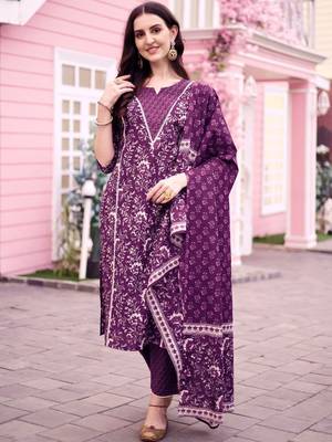 women floral printed regular  cotton kurta with trousers & with dupatta 1