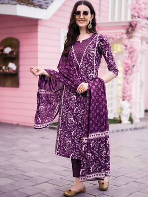 women floral printed regular  cotton kurta with trousers & with dupatta 4