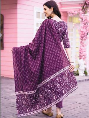 women floral printed regular  cotton kurta with trousers & with dupatta 6
