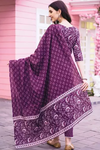 women floral printed regular  cotton kurta with trousers & with dupatta