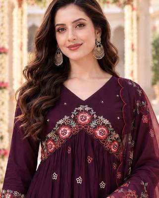 women floral embroidered empire thread work kurta with trousers & with dupatta 2