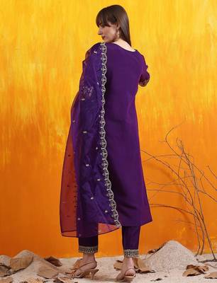 floral embroidered chanderi cotton v-neck straight kurta with trousers and dupatta 3