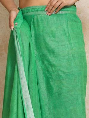 Green woven design  cotton handloom saree 5