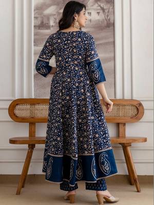 women ethnic motifs printed angrakha  cotton kurta with trousers & with dupatta 4