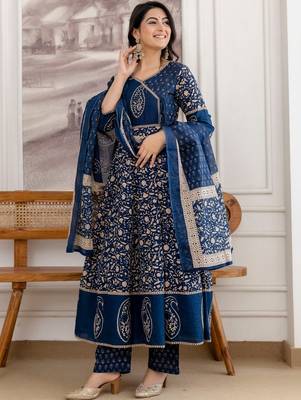 women ethnic motifs printed angrakha  cotton kurta with trousers & with dupatta 5