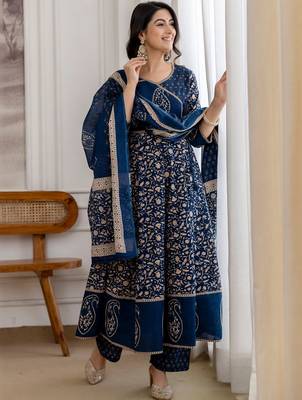 women ethnic motifs printed angrakha  cotton kurta with trousers & with dupatta 6