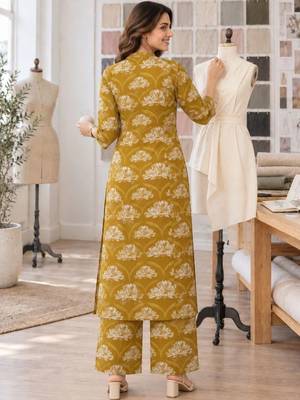 women floral printed regular  cotton kurta with palazzos 3
