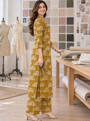 women floral printed regular  cotton kurta with palazzos 4