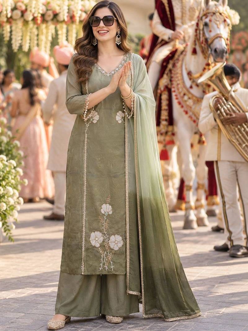 women floral embroidered regular beads and stones kurta with palazzos & with dupatta