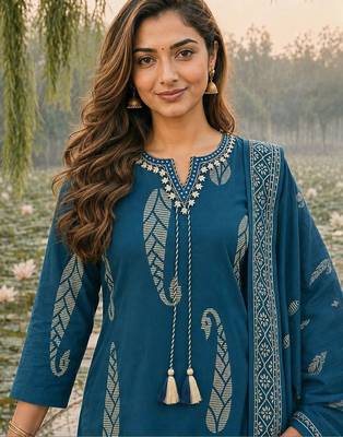 women ethnic motifs printed regular thread work  cotton kurta with trousers & with dupatta 3