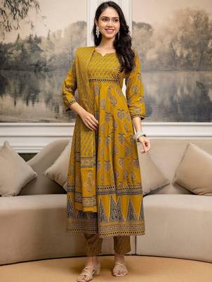 women ethnic motifs printed  cotton kurta with trousers & with dupatta 5